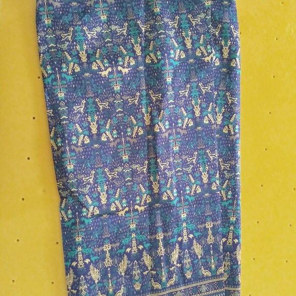 Cambodia out fit - Picture 2 of 4